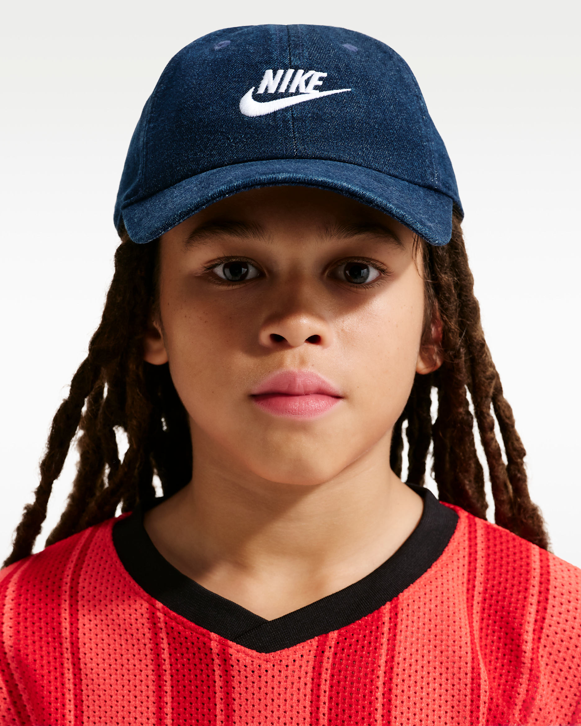 NIKE公式】ナイキ クラブ キッズ⁠アンストラクチャード デニム